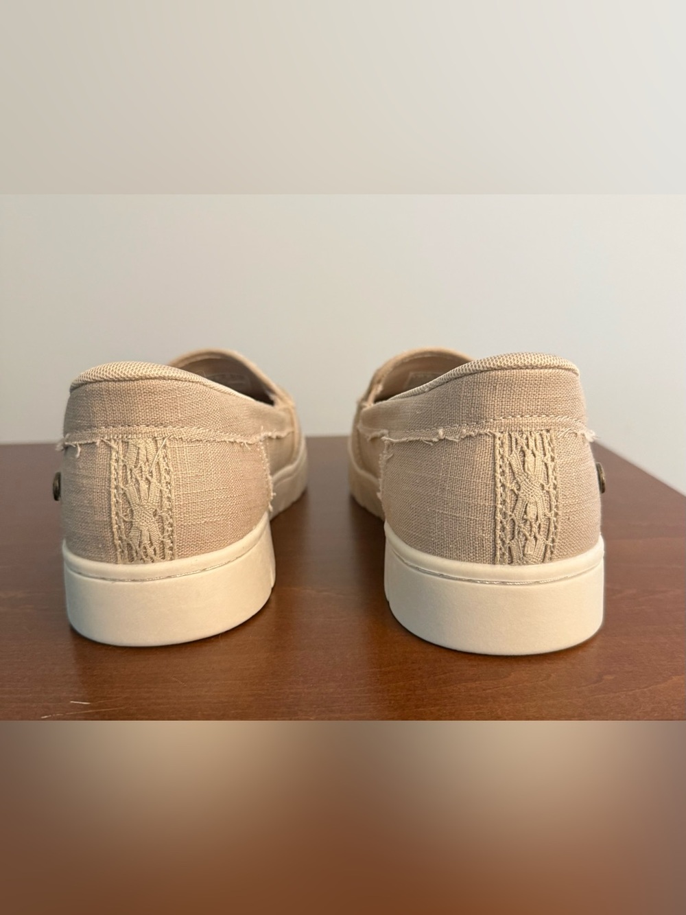 Skechers Slip-Ins - Picture 3 of 4